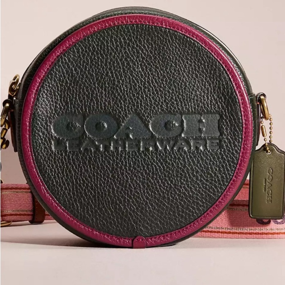 Coach Kia circle purse